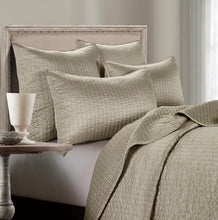 Load image into Gallery viewer, Satin Channel Quilt Set