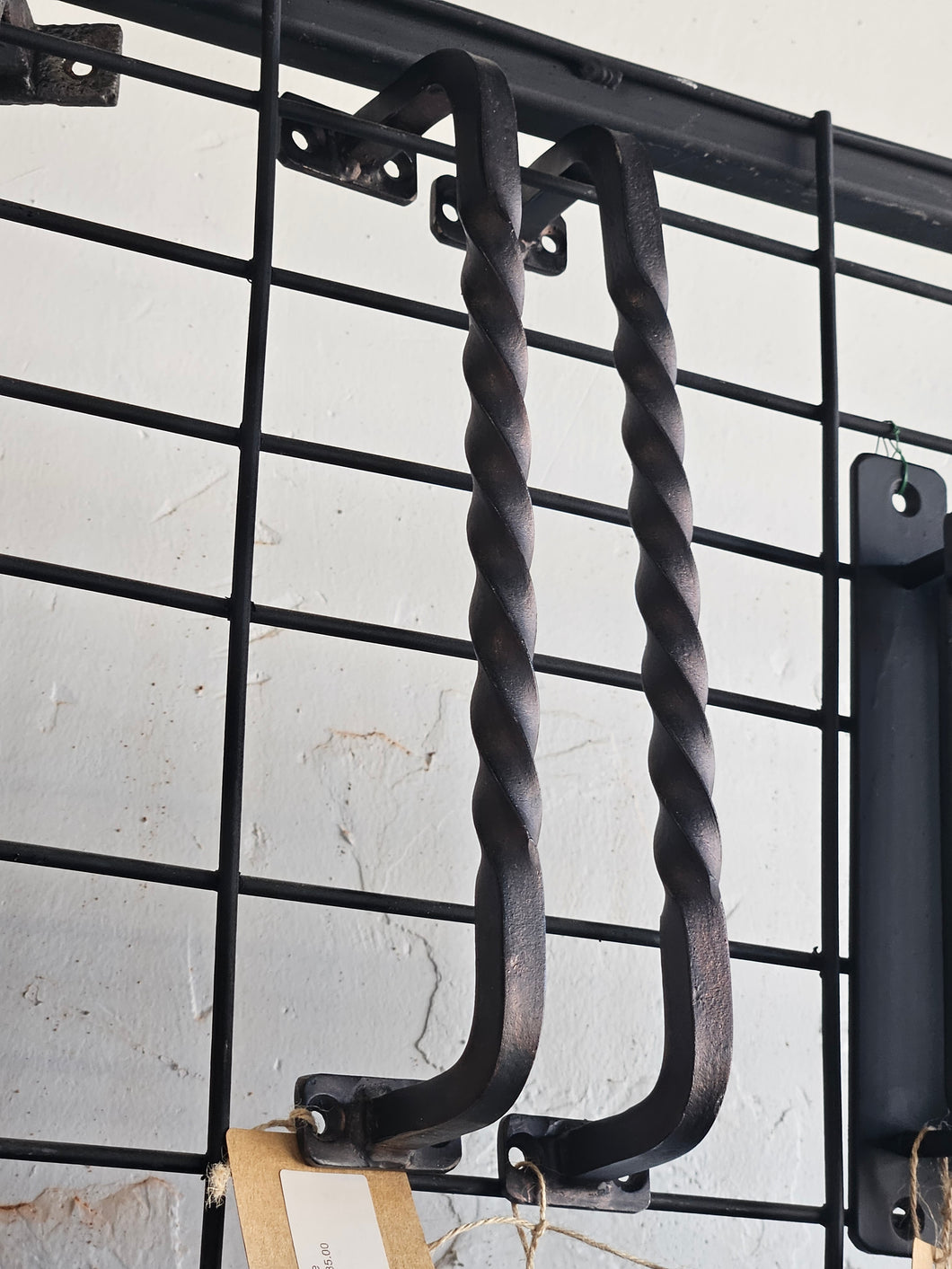 Black Twisted Handle